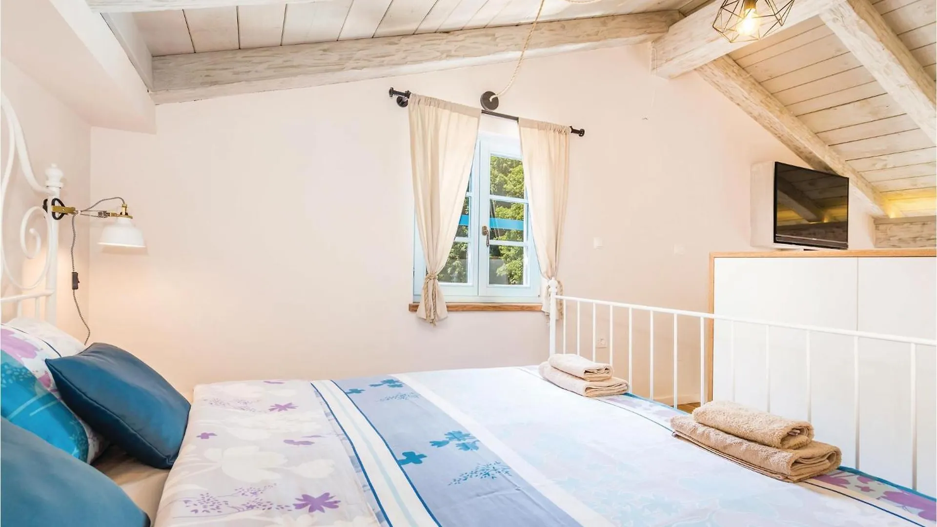 Stunning Home In Jurdani With Wifi Mučići 0*,